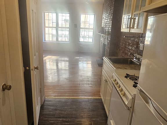 4th image of 313 E 60th St #4D