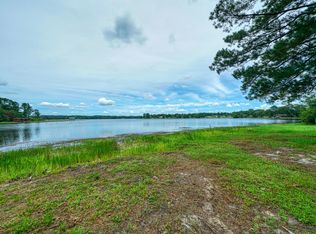 207 Lake Juniper Cir, Defuniak Springs, FL 32433