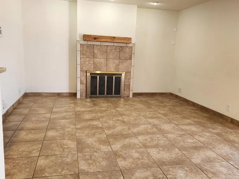 2253 Daytona Ave — Photo 15