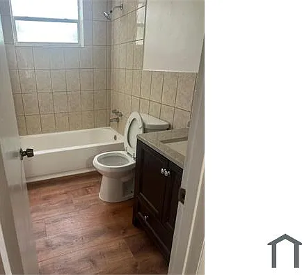 930 NE 133rd St #14 — Photo 5