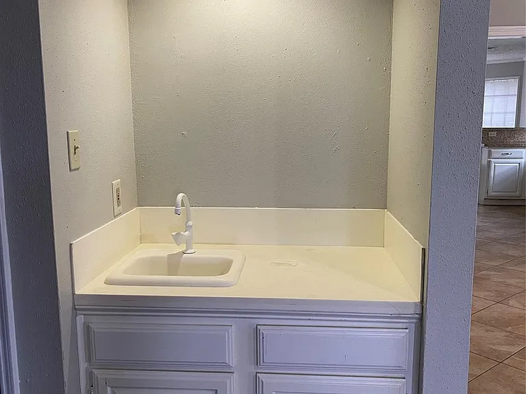 3118 Redcliff Dr — Photo 26