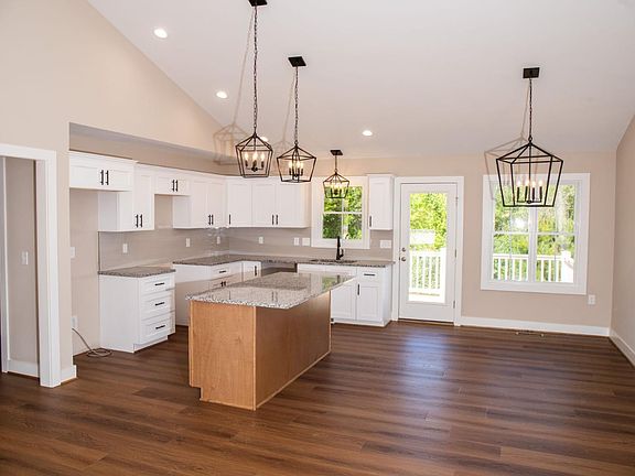 5th image of 108 Montfair Dr