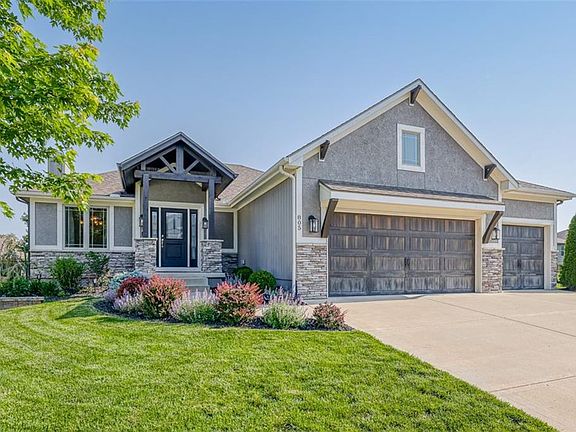 2nd image of 805 SE Oriole Ct
