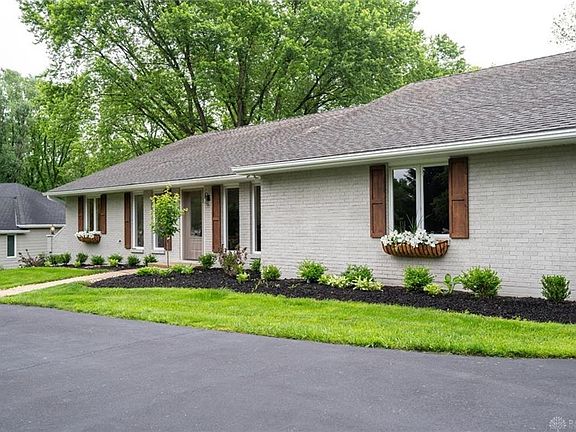 2nd image of 118 E Concord Dr
