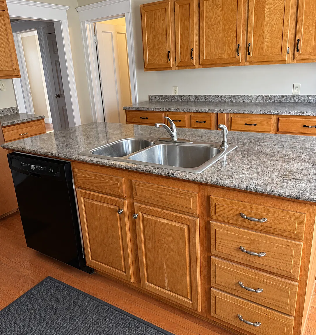 3 bed, 700 sqft, $1,675 — Photo 2
