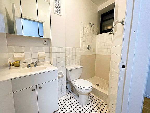 5th image of 11 Jones St #D