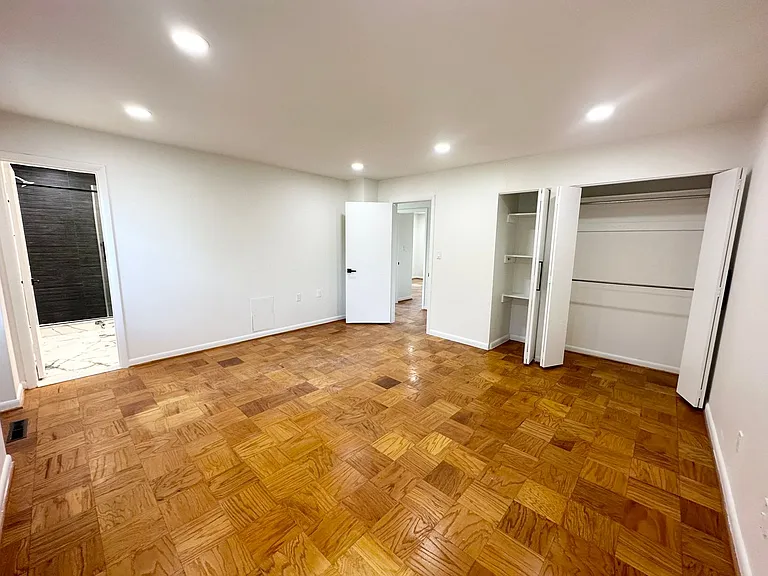 Melrose Apartments — Photo 49