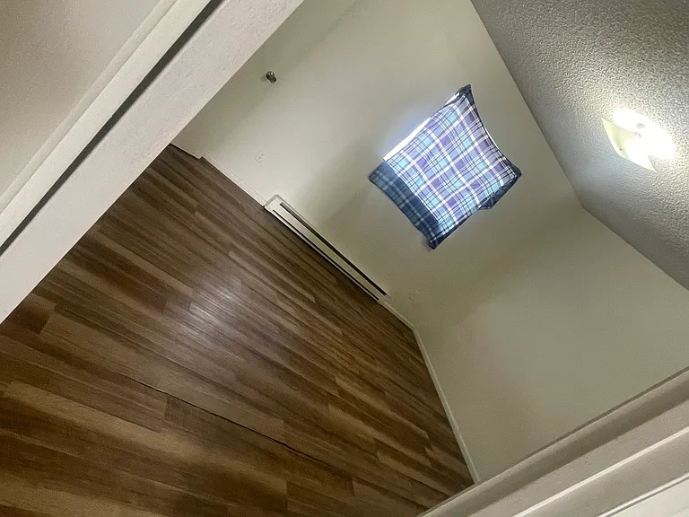 550 W 2nd St #1 — Photo 5