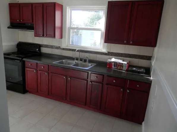 3 Fairview Cir S, Portsmouth, VA 23702