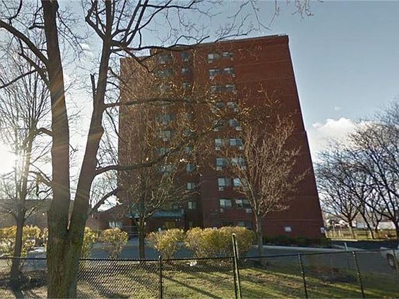 4th image of 585 Norman St