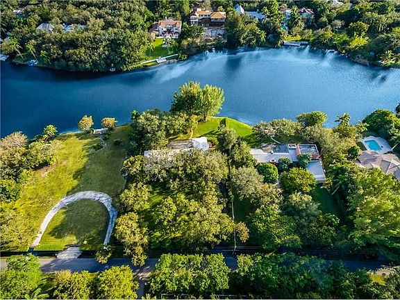 Spectacular Lake View