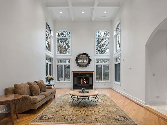 5th image of 370 Briar Ln