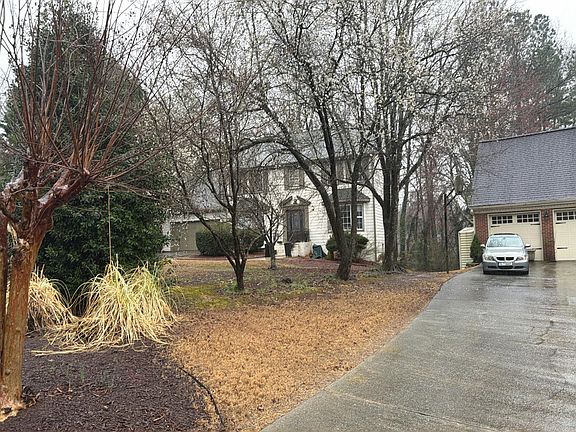 2nd image of 910 Thornbush Ct