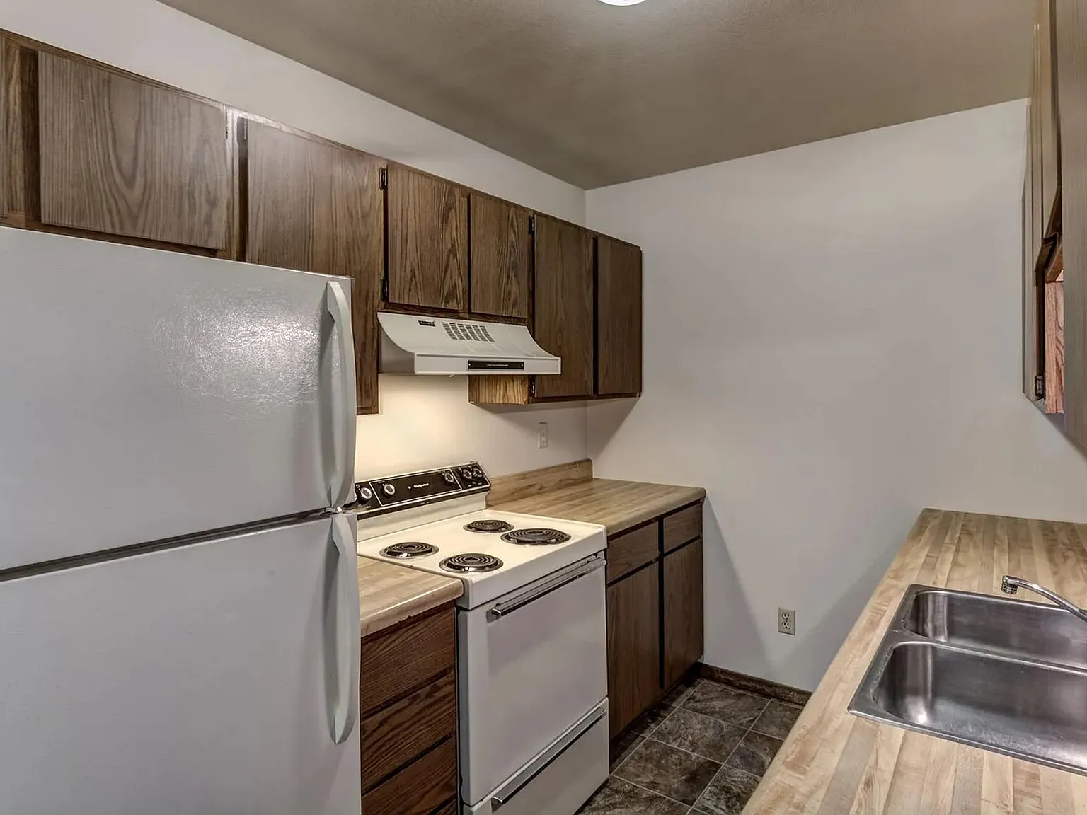 1032 Imperial Circle — Photo 4