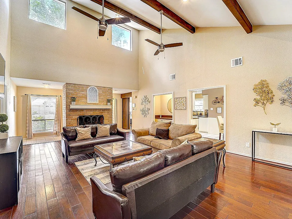8111 Pine Green Ln
