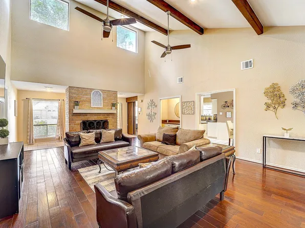 8111 Pine Green Ln, Humble, TX 77346