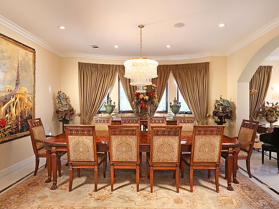 4th image of 460 N Poinsettia Pl
