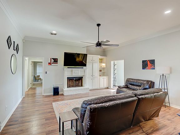 5th image of 5191 Tara Ln