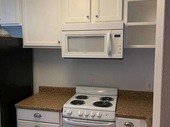 5th image of 615 Bay Colony Dr APT 2