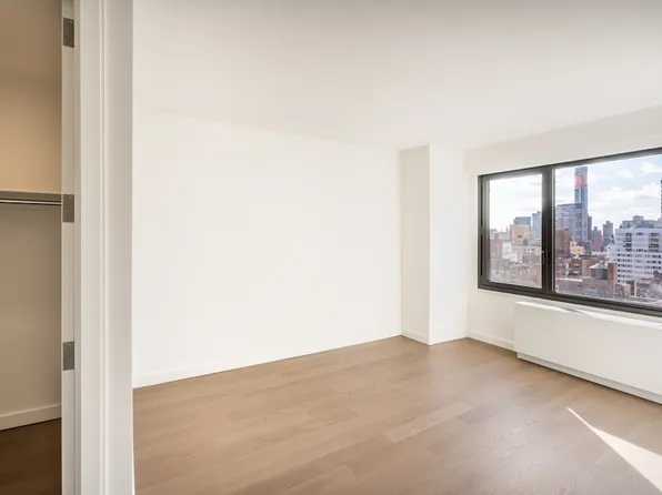 220 East 72nd Street image 5 of 25