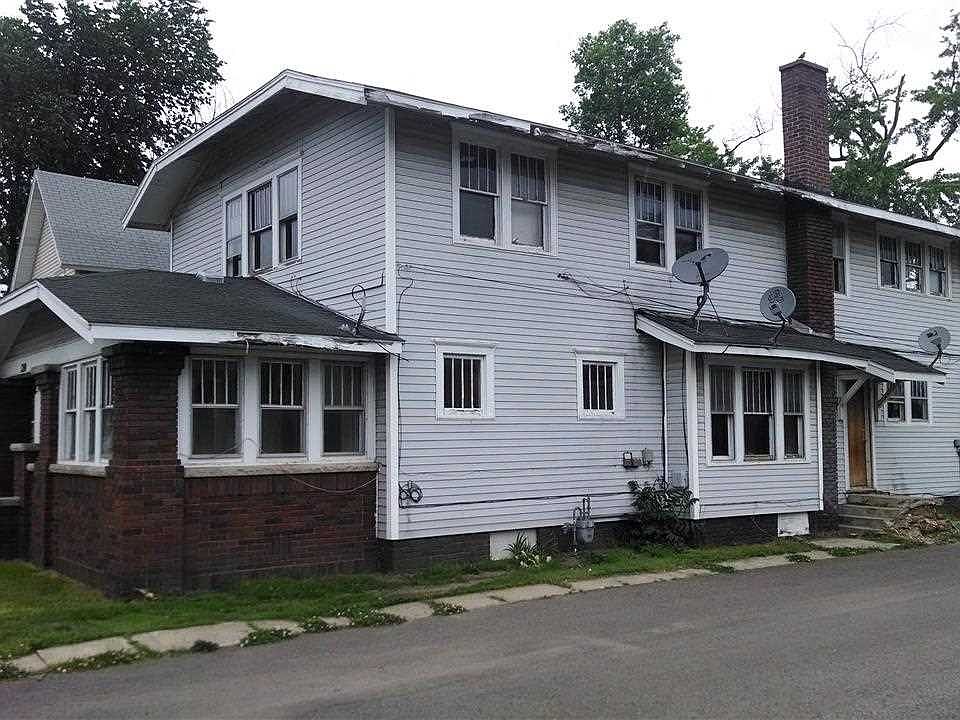 2nd image of 1210 S Main St