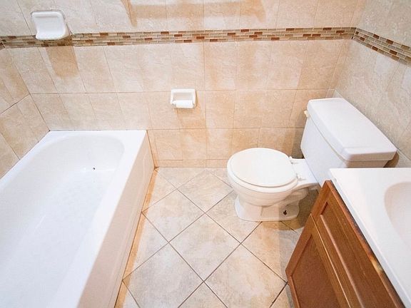 4th image of 309 Palmetto St APT 2R