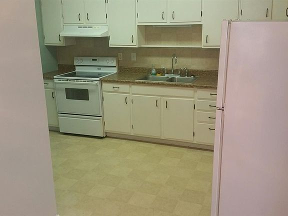 5th image of 233 Augusta St