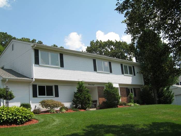 Great Curb Appeal!