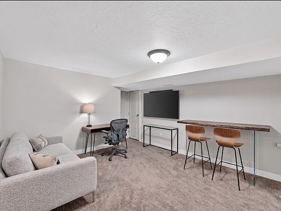 5th image of 7879 S Oak St #2