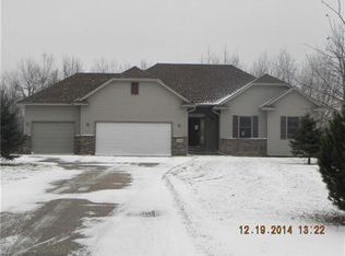 11916 N Meadow Curv, Lindstrom, MN 55045