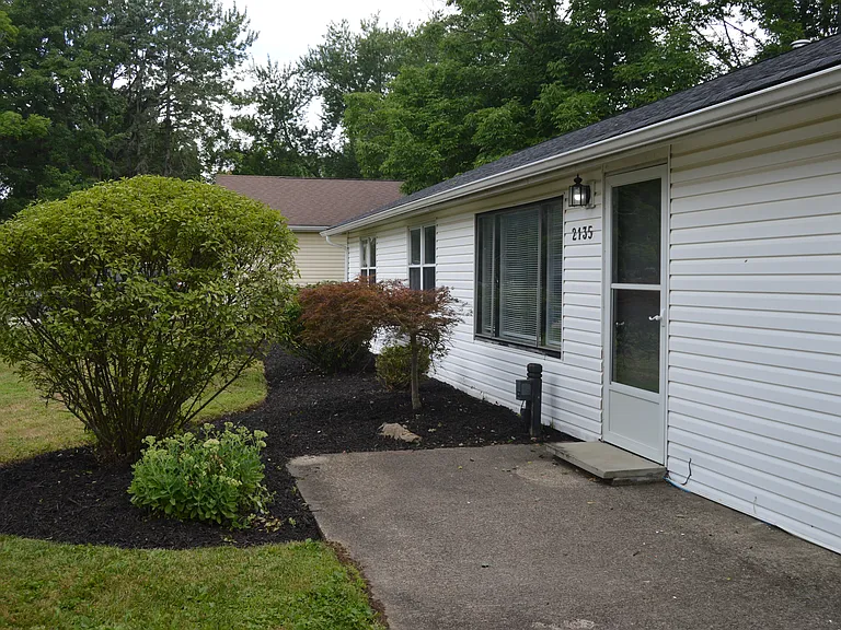 2135 Gates Ave — Photo 7