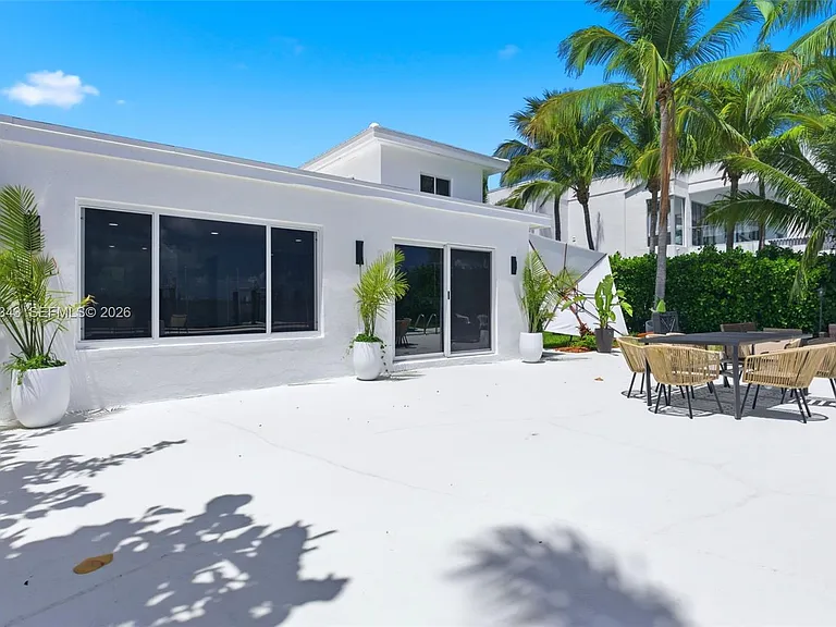 1510 S Treasure Dr — Photo 46