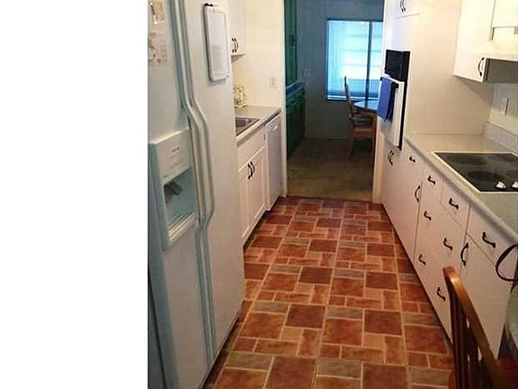 5th image of 2325 SW 84th Ave