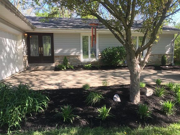 2nd image of 1947 Gainsborough Ln