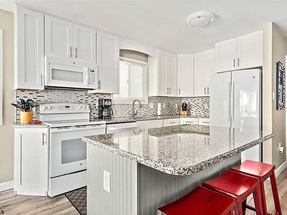 5th image of 3849 Asbury Ave