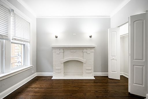 2nd image of 1112 W Glenlake Ave #1