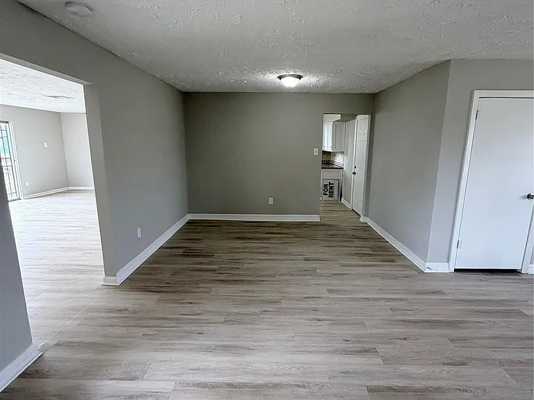 5902 Willow Glen Dr — Photo 16
