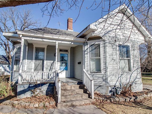 3rd image of 210 E 1st St