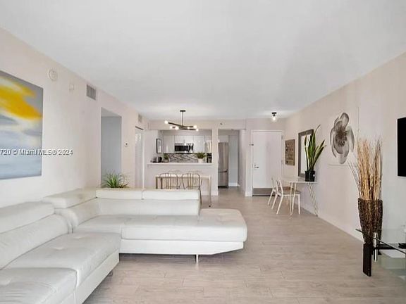 5th image of 1200 Brickell Bay Dr APT 3824
