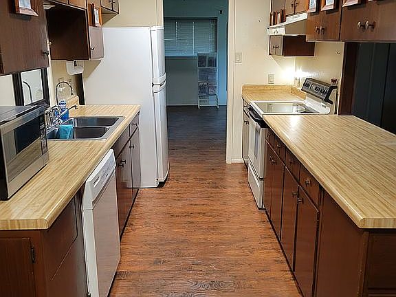 3rd image of 105 Meadow Ln