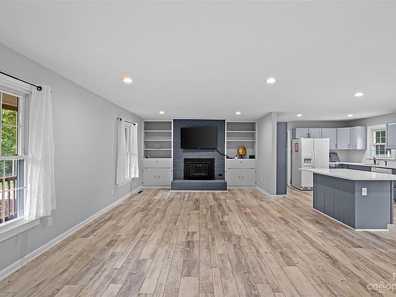 5th image of 209 Laura Springs Dr
