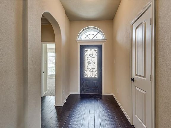 4th image of 3233 Tamarack Ln