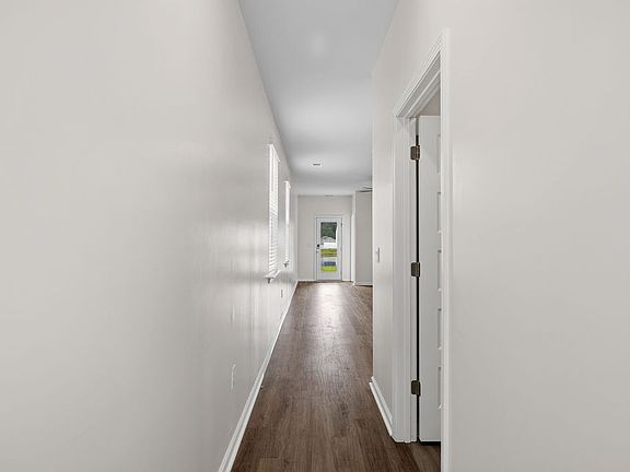 4th image of 341 Hideaway St
