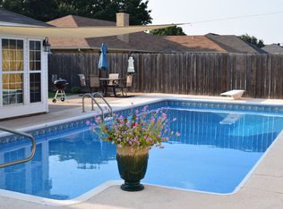 909 Sugarbush Ln, Burkburnett, TX 76354