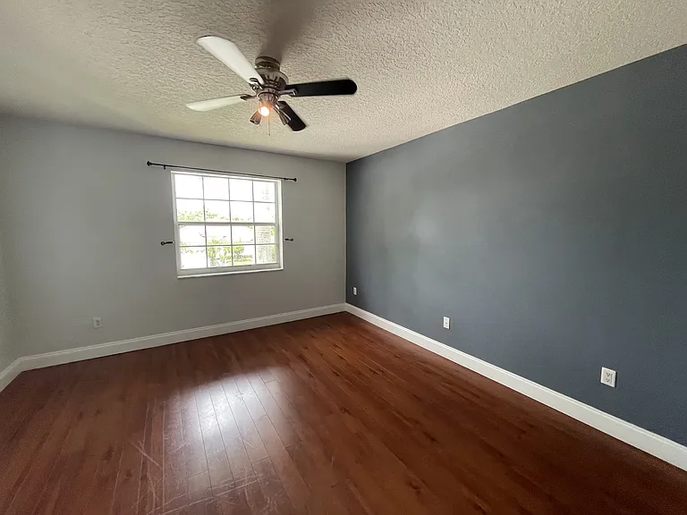 12738 Maypan Dr — Photo 17