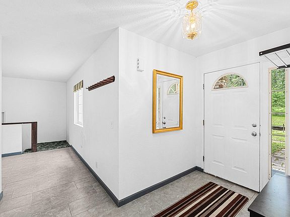 5th image of 232 Farber Ln