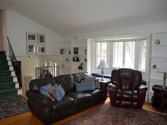 5th image of 11 Courtenay Cir