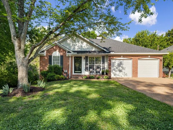 2561 Edinburgh St, Old Hickory, TN 37138