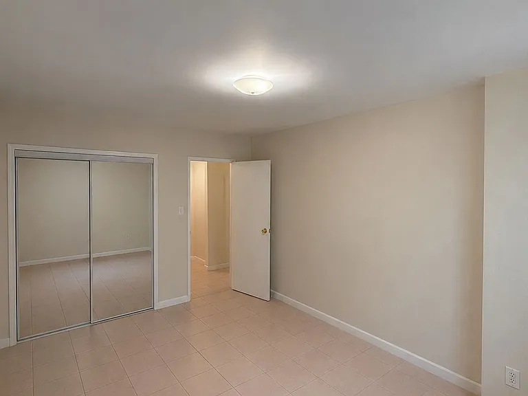 105 Raglan Ave #101 — Photo 6