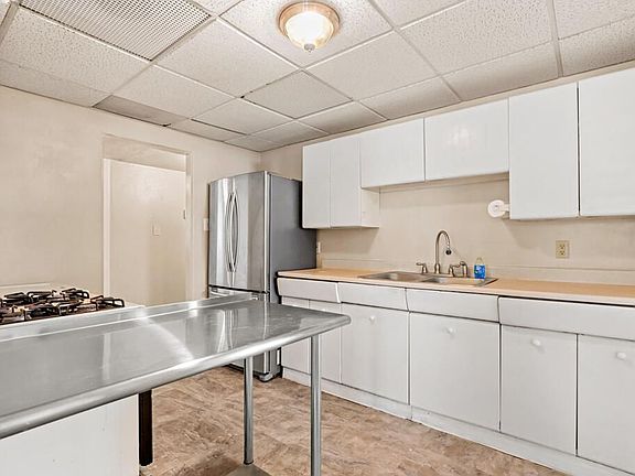 3rd image of 8374 Park Haven Ave